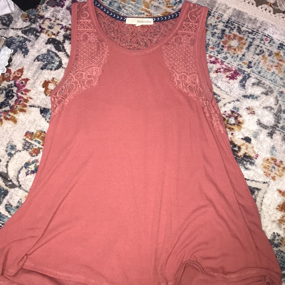 beautiful flowy tank! 🌹